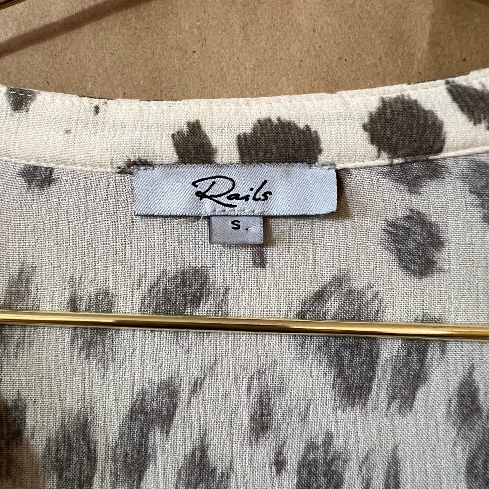Rails | Lydia Top in Puma Ruffle Neck Tie Popover Top Rayon Chiffon Size S - Picture 3 of 13